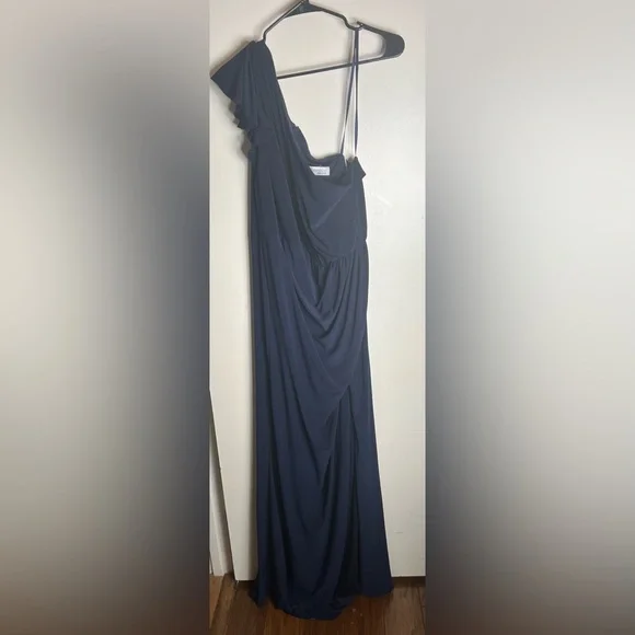 NWOT Mac Duggal Navy One-Shoulder Gown size 16 - Picture 3 of 5